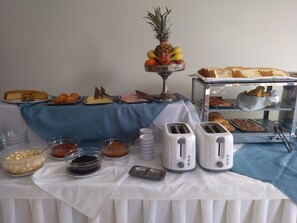 Daily buffet breakfast for a fee - Arenas del Mar Apartments (Punta del Este)