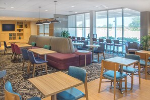 Lobby - Home2 Suites by Hilton Saratoga/Malta (Ballston Spa)