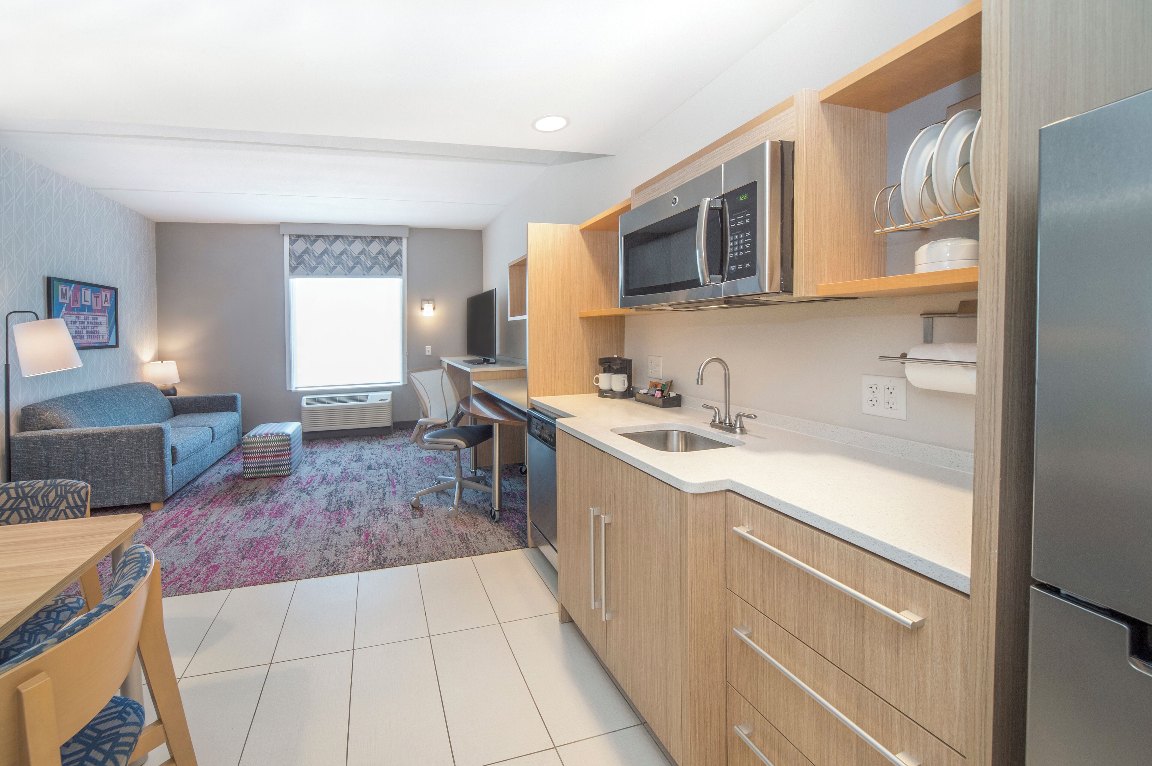 Suite, 1 Double Bed, Non Smoking | Living area | 39-inch LCD TV with cable channels, TV, MP3 dock