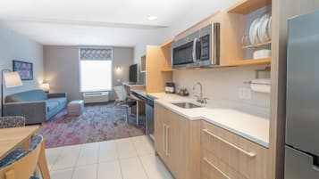 Suite, 1 Double Bed, Non Smoking | Living area | 39-inch LCD TV with cable channels, TV, MP3 dock