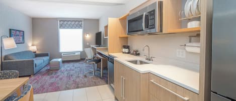 Suite, 1 Double Bed, Non Smoking | Living area | 39-inch LCD TV with cable channels, TV, MP3 dock
