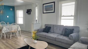 Room, Multiple Beds, Non Smoking (Villa) | Living area