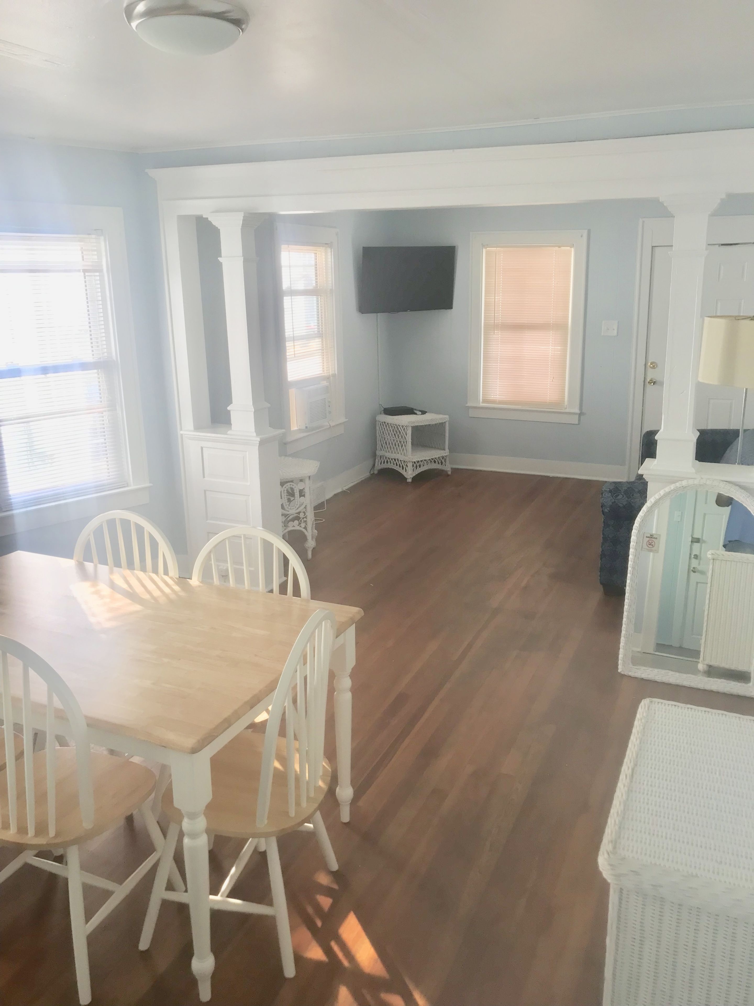 Casa família, vista para a cidade | Sala de estar | TV 32 polegadas com canais digitais