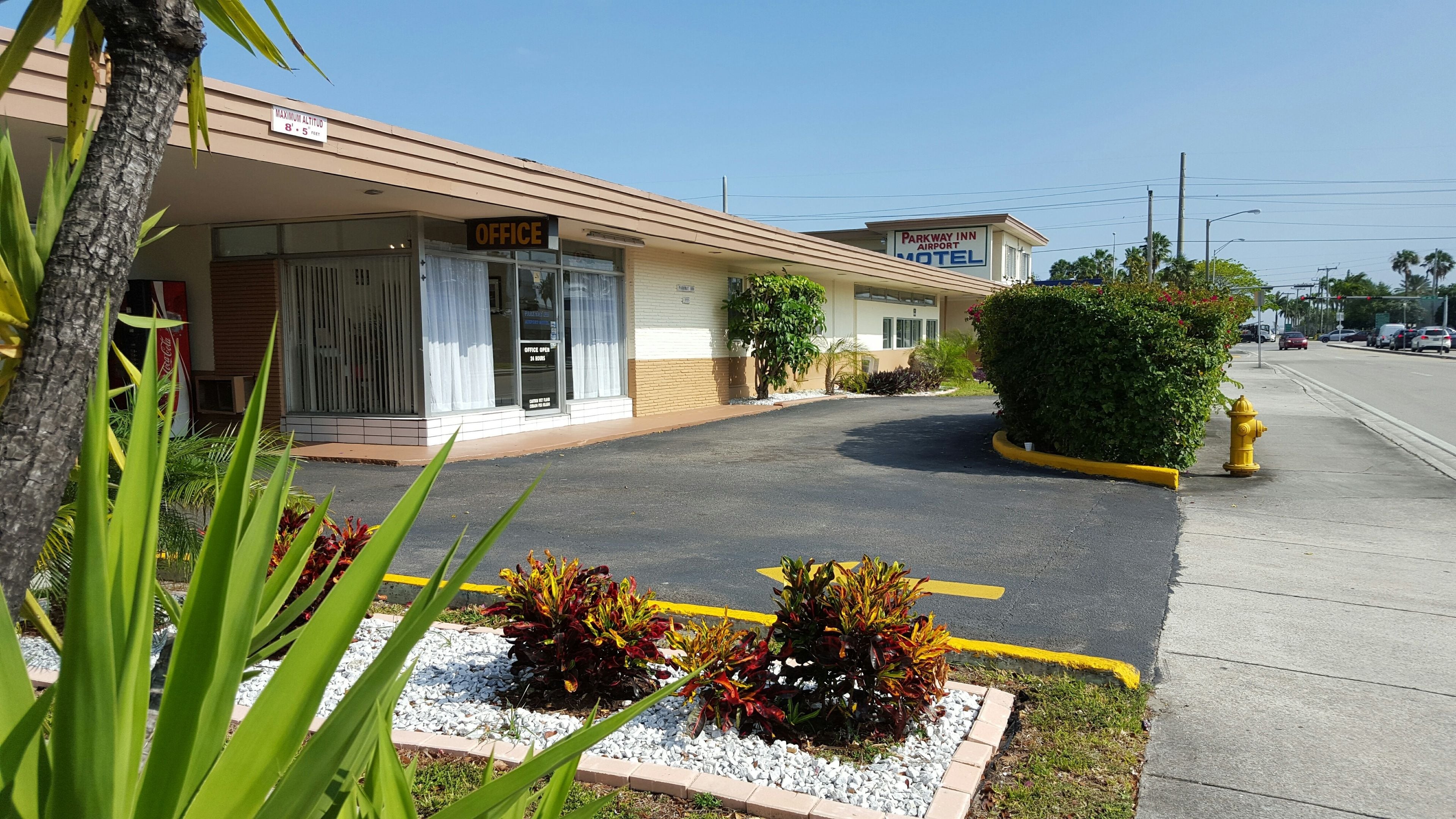 Vista frontal de la propiedad