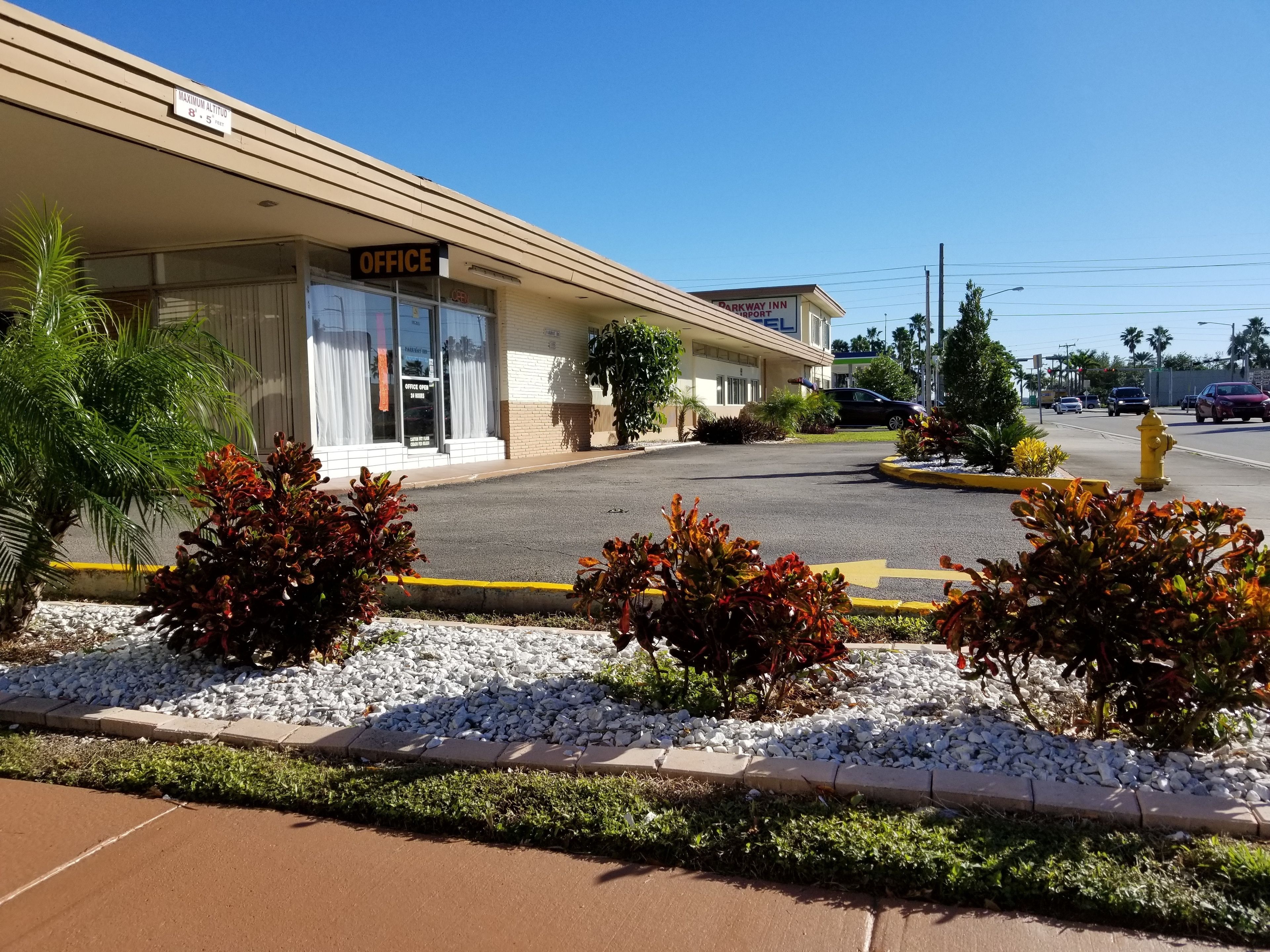 A motel with a sign indicating 'OFFICE' and 'MAXIMUM ALTITUDE 8'5".
