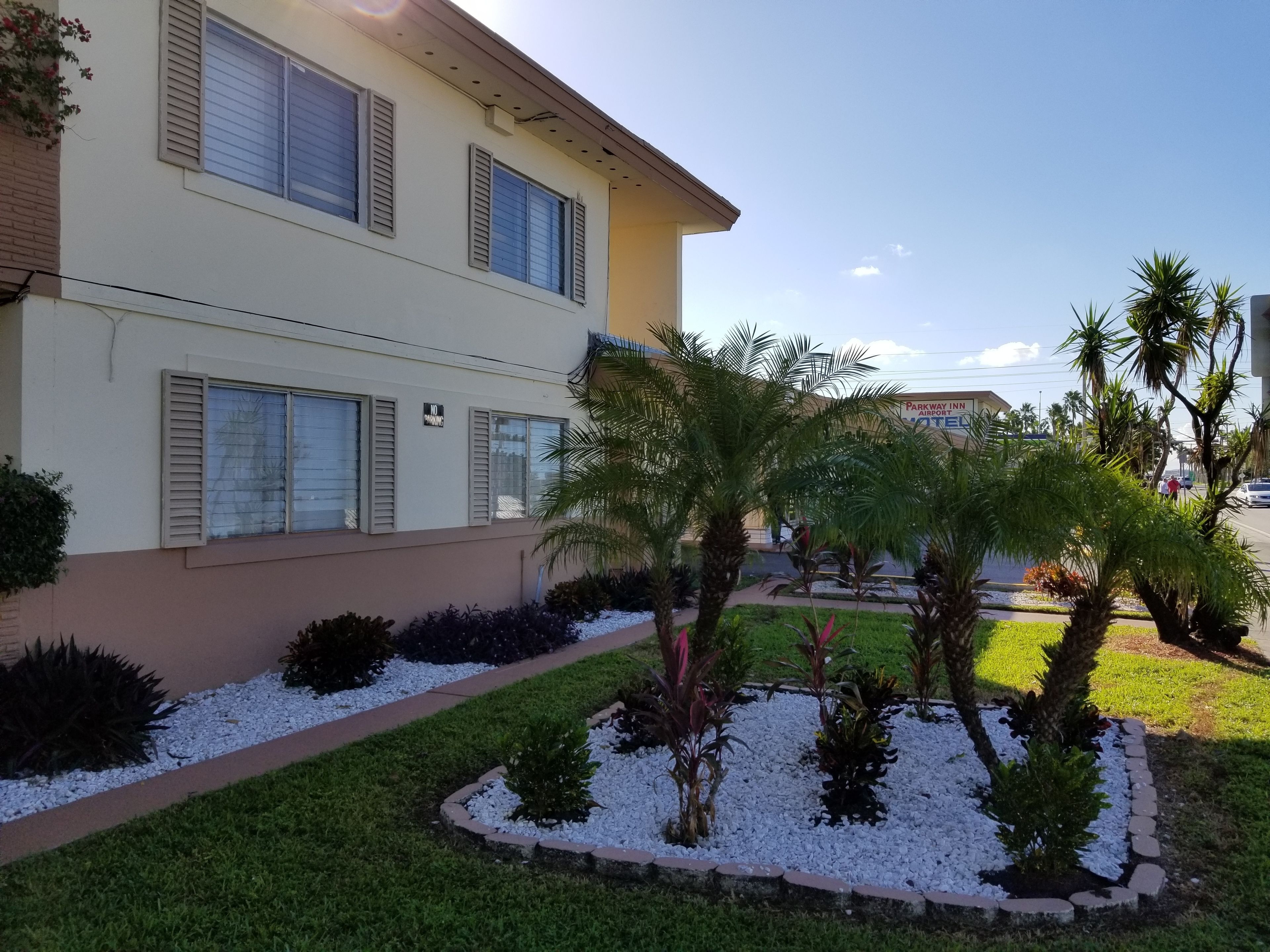 Vista frontal de la propiedad