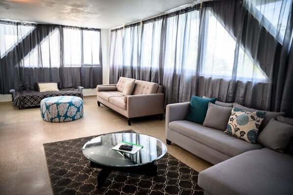 Deluxe Apartment, 2 Bedrooms, Kitchen, Ocean View | Living room