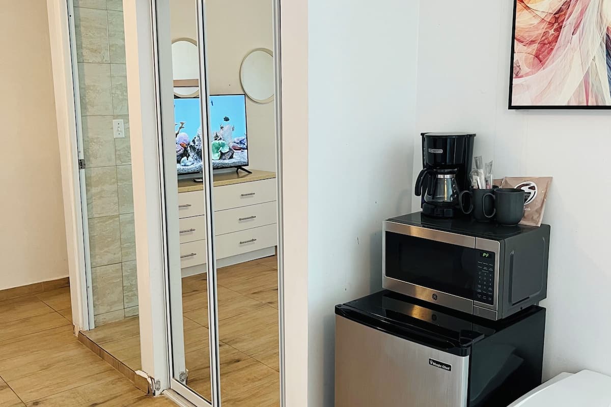 grand single room, 1 bedroom | living area | smart tv