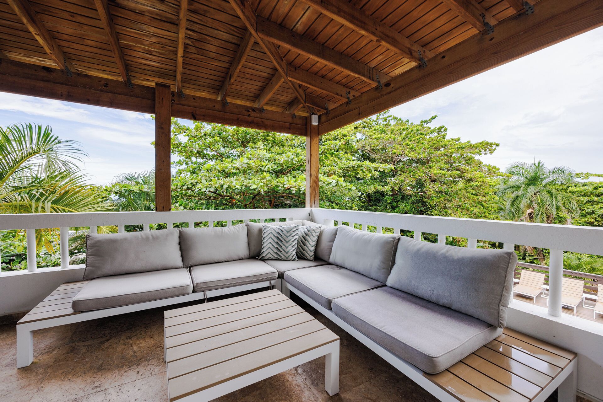 Ropa de cama de alta calidad y colchones con acolchado adicional