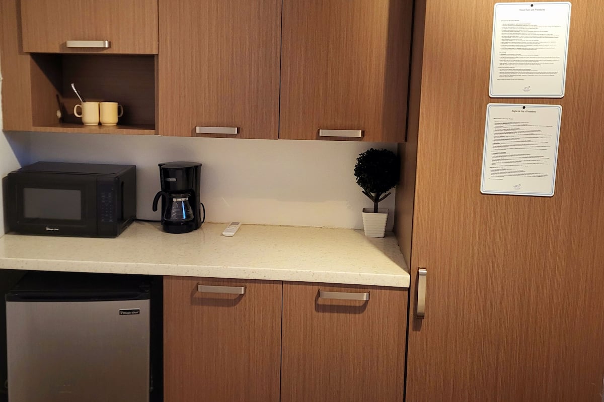 economy studio, 1 queen bed | 1 bedroom, premium bedding, pillow-top beds, free wifi