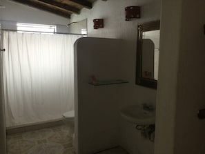Douche, articles de toilette gratuits