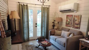 Living area - Forget Me Not (Fredericksburg)