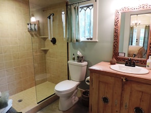House, 3 Bedrooms (Forget Me Not) | Bathroom | Deep soaking tub, free toiletries, towels