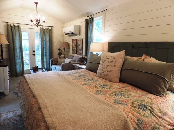 3 bedrooms, premium bedding, free WiFi - Forget Me Not (Fredericksburg)