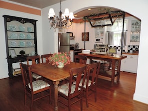 In-room dining - Forget Me Not (Fredericksburg)