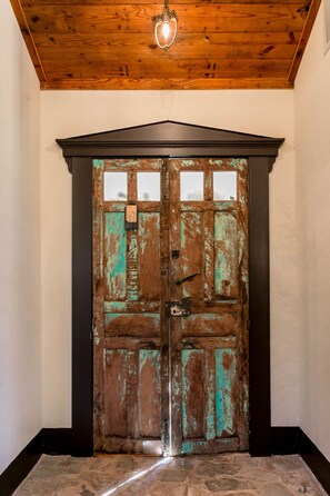 Interior detail - Diamond Belle at Palo Alto Crossing (Fredericksburg)