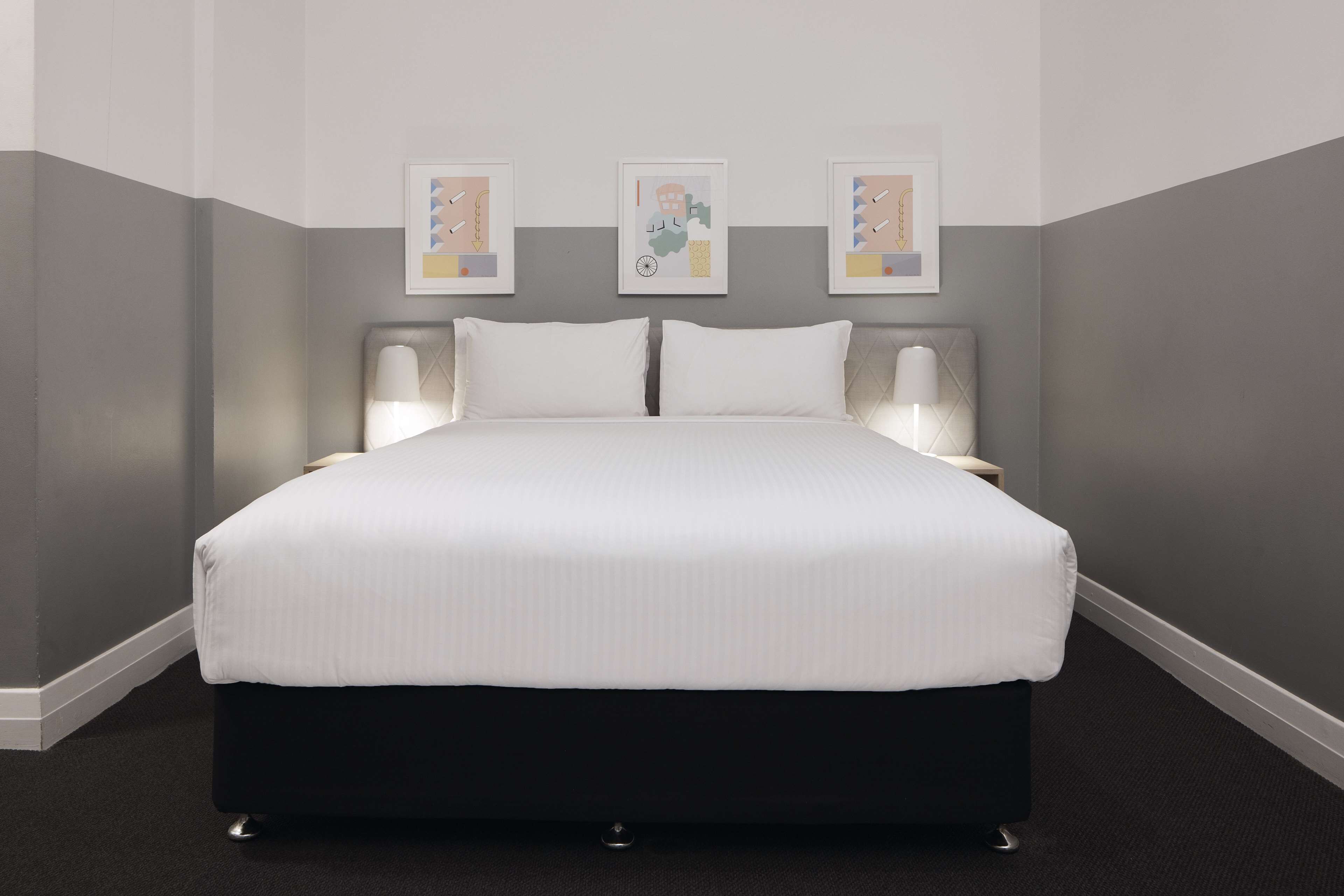 ultimo queen room | premium bedding, soundproofing, iron/ironing board, free wifi