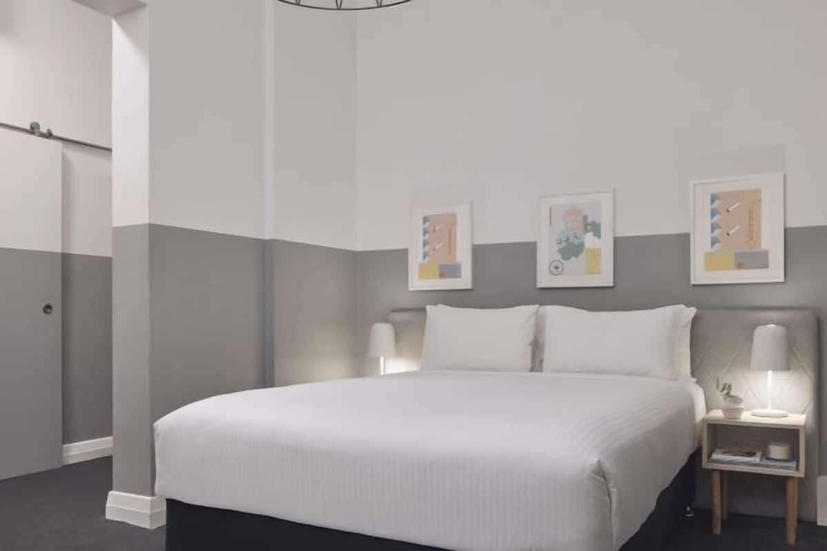 Premium bedding, soundproofing, iron/ironing board, WiFi (free)