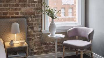 Tweepersoonskamer, 1 kingsize bed | Luxe beddengoed, geluiddichte muren, een strijkplank/strijkijzer