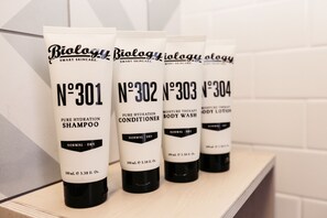 Ultimo Single Room | Premium bedding, soundproofing, iron/ironing board, free WiFi - The Ultimo (Haymarket)