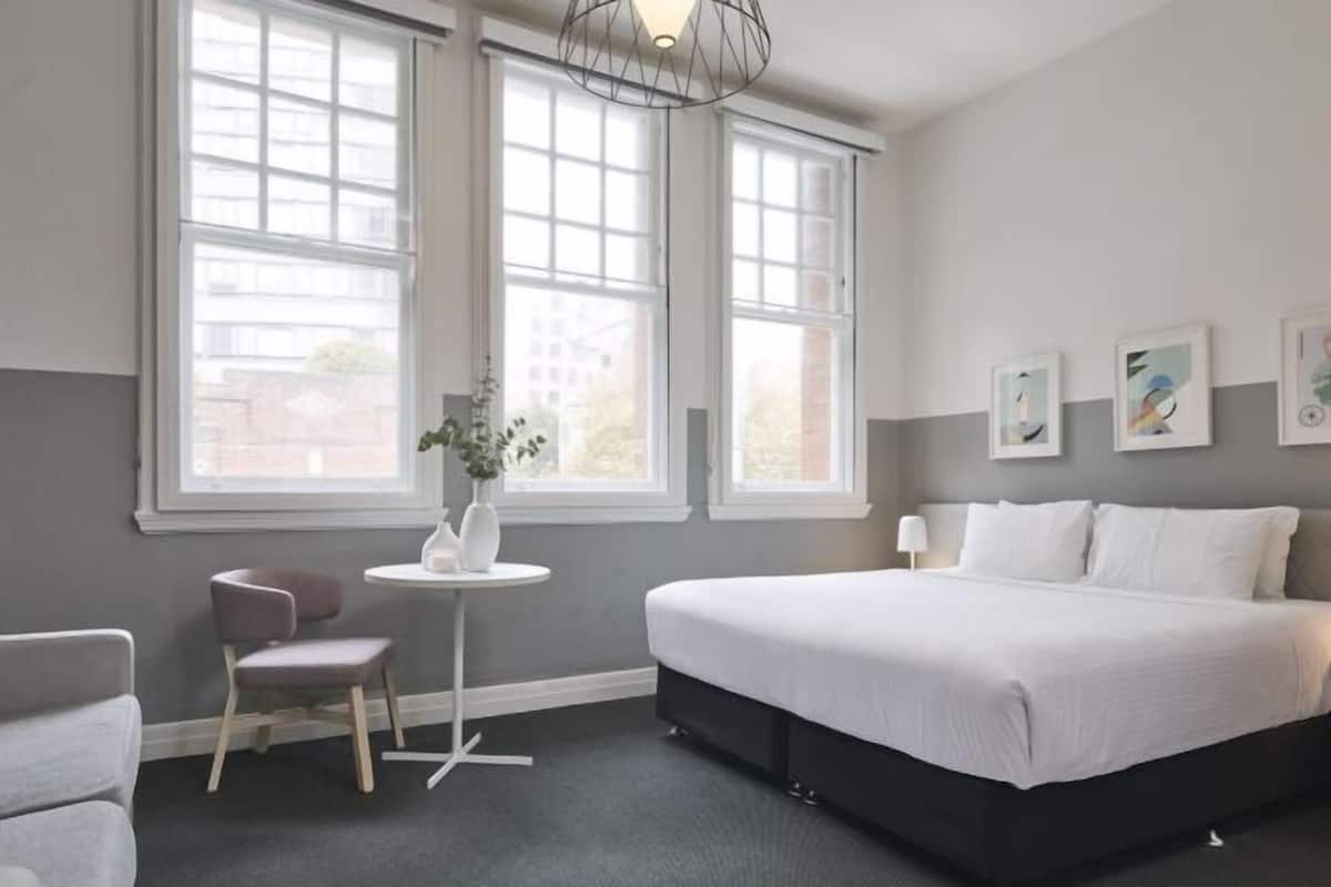 Premium bedding, soundproofing, iron/ironing board, WiFi (free)