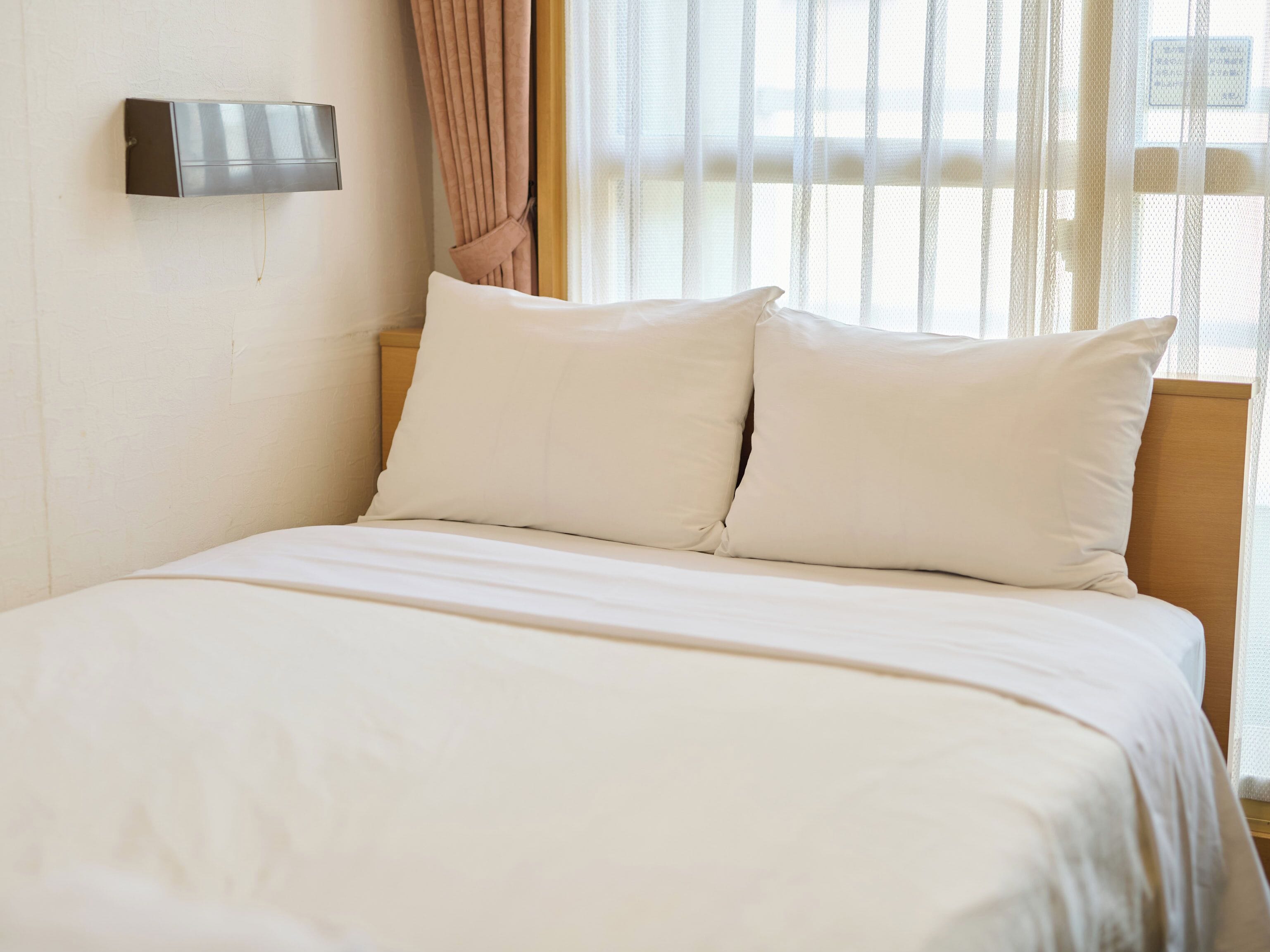 办公桌、免费 WiFi