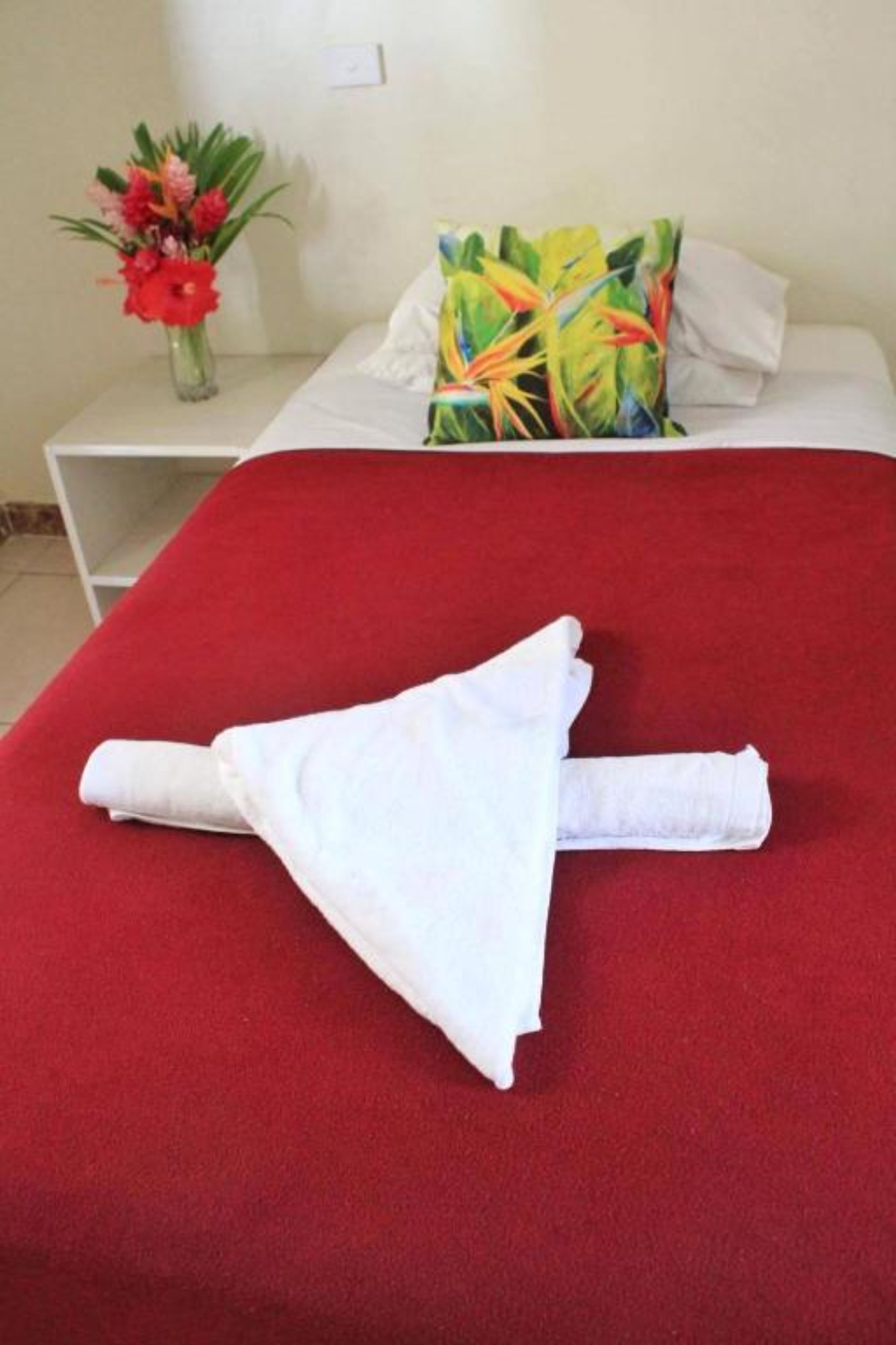 basic single room | premium bedding, in-room safe, iron/ironing board, bed sheets