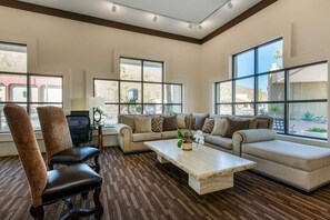 Interior - Quality Inn Palm Springs Downtown (Palm Springs)