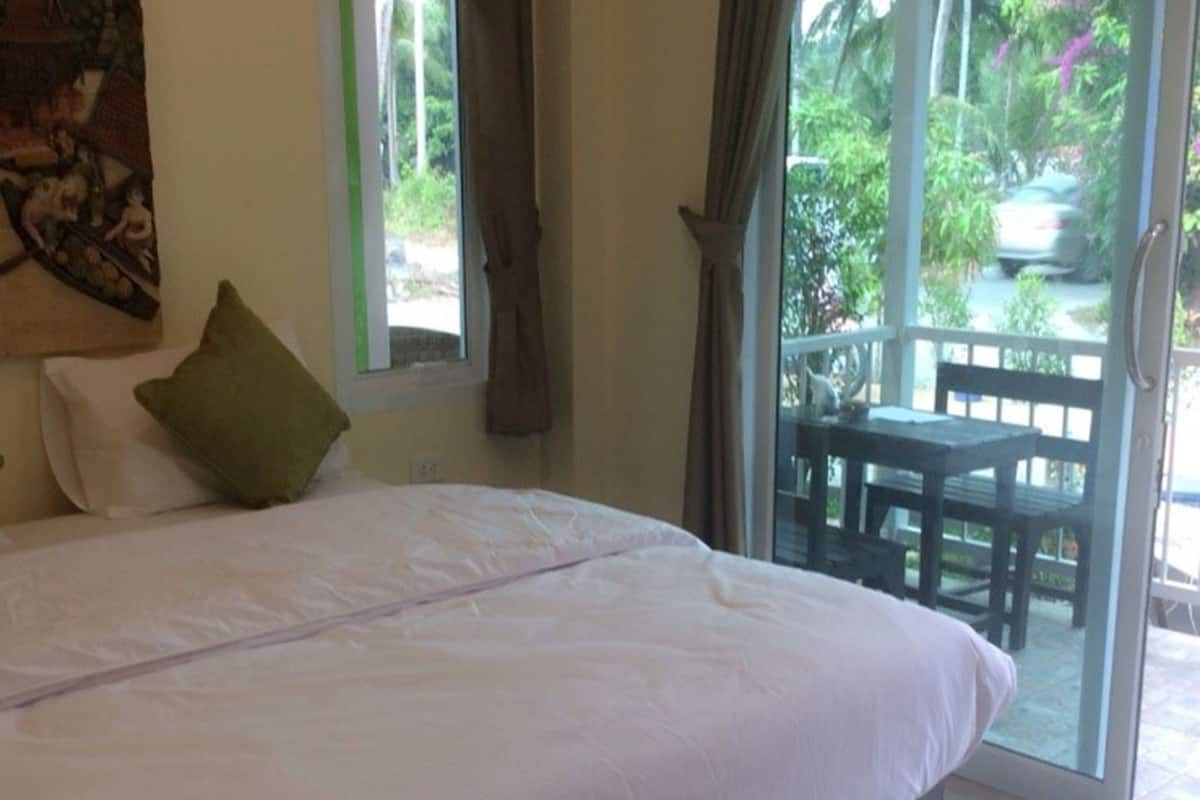 in-room safe, free wifi, bed sheets