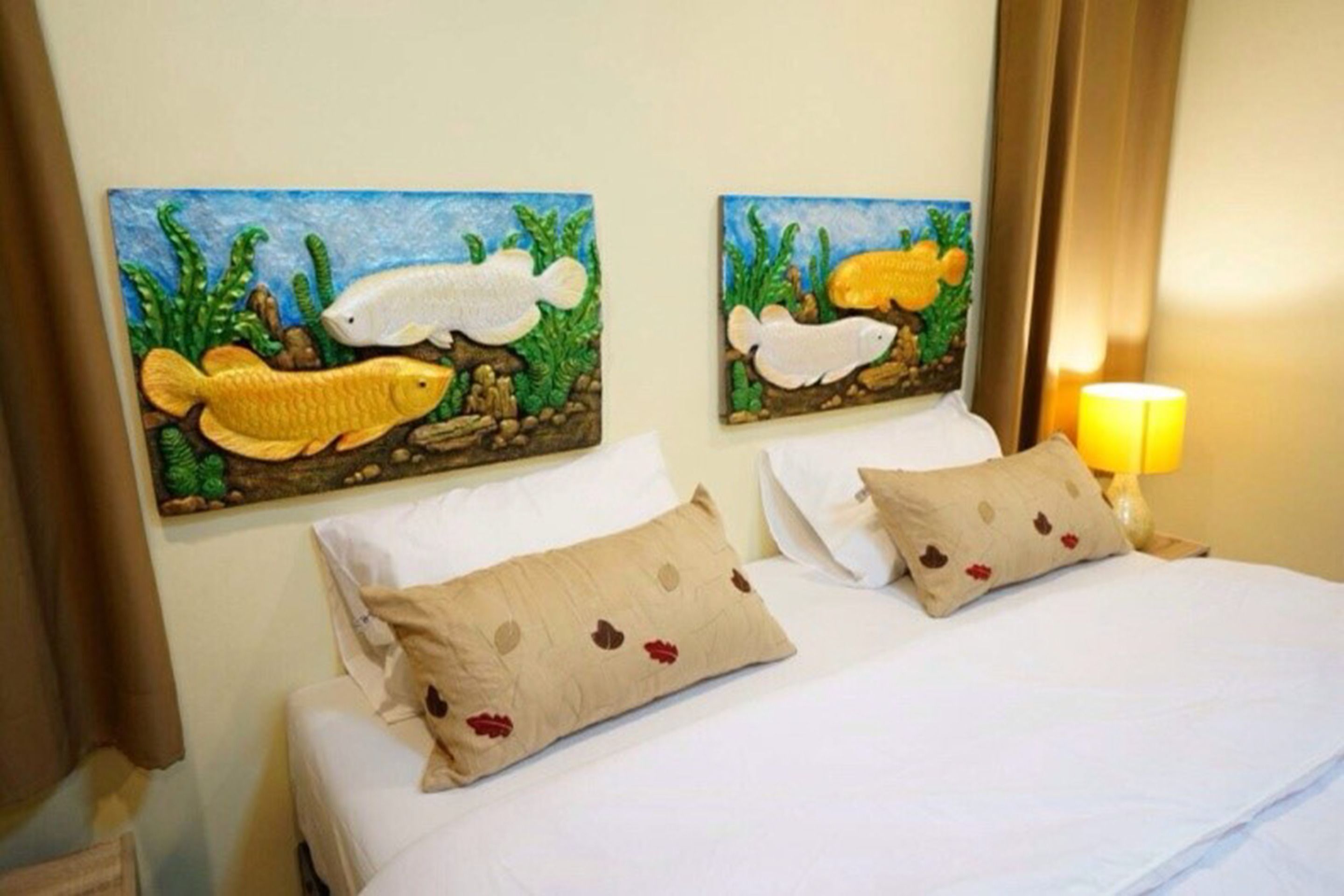 in-room safe, free wifi, bed sheets