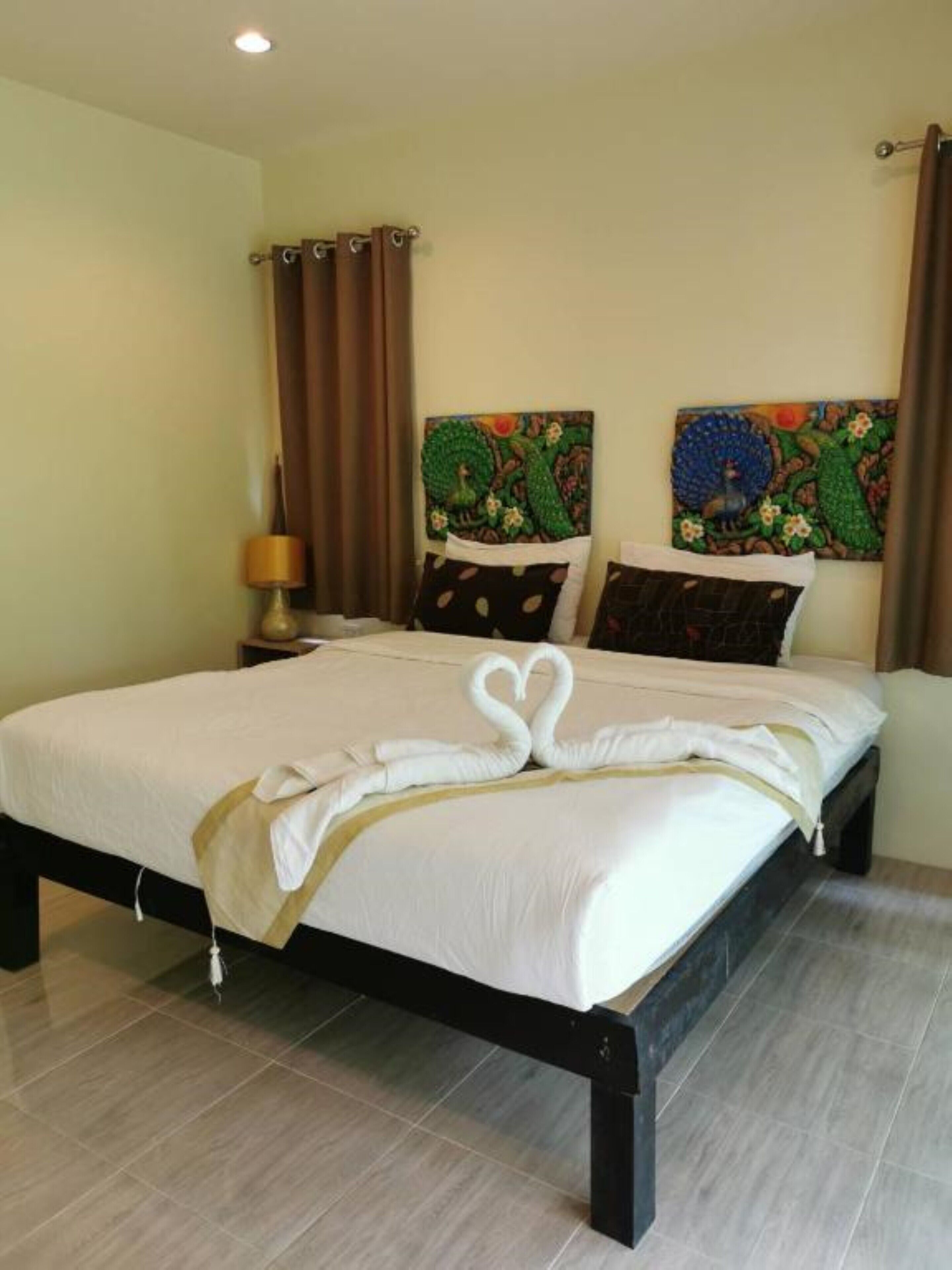 standard room | in-room safe, free wifi, bed sheets