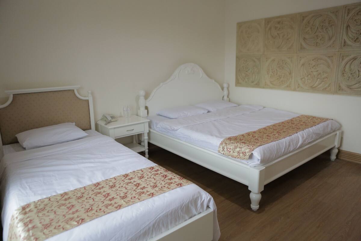 Double Deluxe Room | Desk, free WiFi