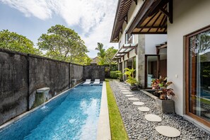 Grand-villa - 2 soveværelser - privat pool - udsigt til have | Terrasse/gårdhave