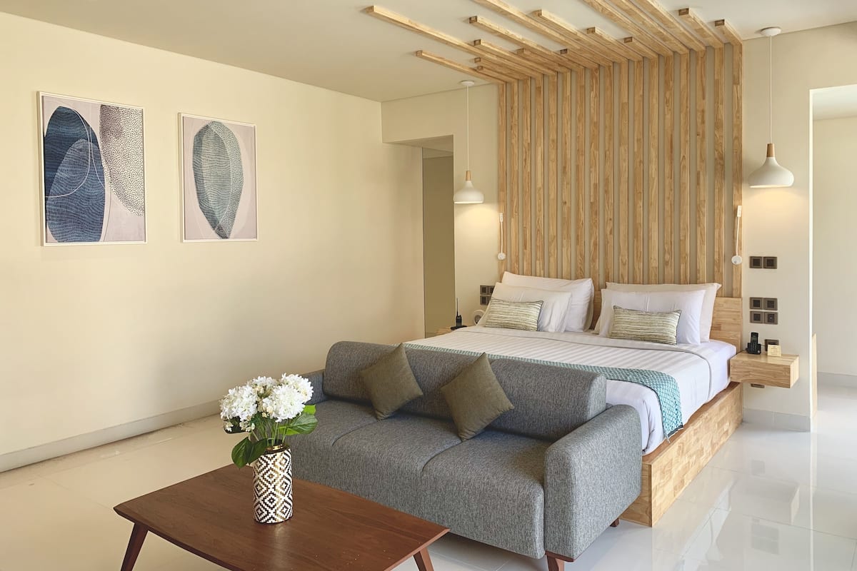 Royal Aine with Jacuzzi | เครื่องนอนระดับพรีเมียม, มินิบาร์, ตู้นิรภัยในห้องพัก, โต๊ะทำงาน