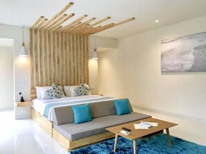 Royal Aine with Jacuzzi | Roupas de cama premium, frigobar, cofres nos quartos, escrivaninha