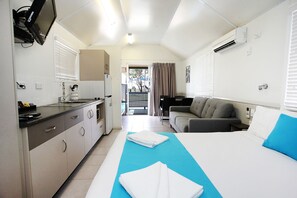 Oceanview Villa (Type A) (Studio) | Living area | Flat-screen TV - BIG4 Tasman Holiday Parks - Rowes Bay (Belgian Gardens)
