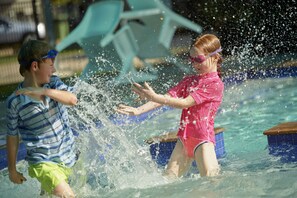Outdoor pool - BIG4 Tasman Holiday Parks - Rowes Bay (Belgian Gardens)