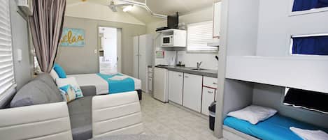 Ensuite Villa (Studio) | 1 bedroom, in-room safe, iron/ironing board, free cribs/infant beds