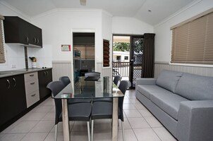 2 Bedroom Deluxe Villa (2BR) | In-room dining