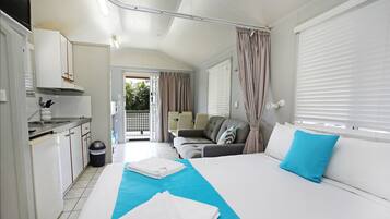 Ensuite Villa (Studio) | In-room safe, iron/ironing board, free cribs/infant beds, free WiFi