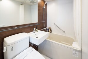 Combined shower/bathtub, deep-soaking bathtub, free toiletries