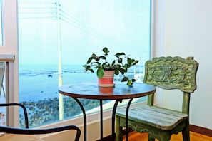 Jasmine | Living area | Flat-screen TV