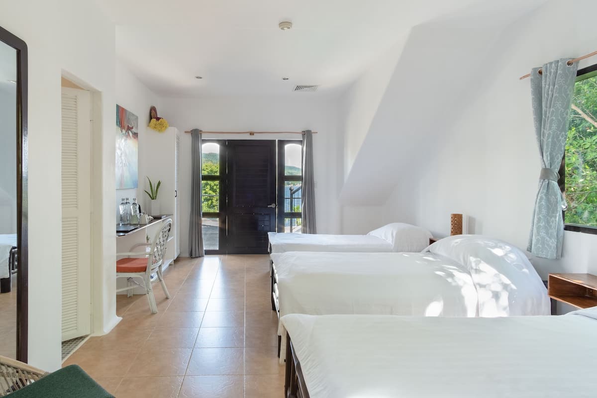 Standard Room, Ocean View | 1 bedroom, premium bedding, in-room safe, bed sheets