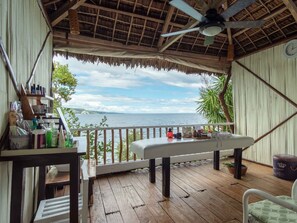 身體療程、身體磨砂、修手甲/腳甲