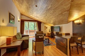 Penthouse, 2 chambres, bain à remous | Salle de séjour