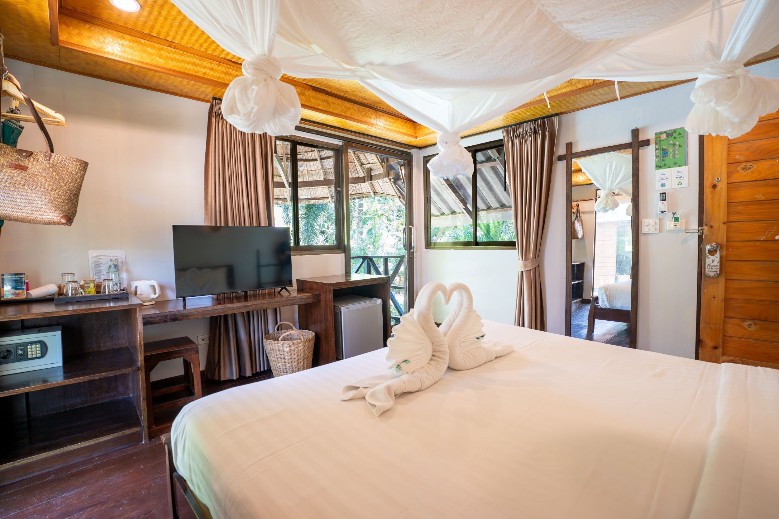 迷你吧、客房內保險箱、書桌、遮光布/窗簾