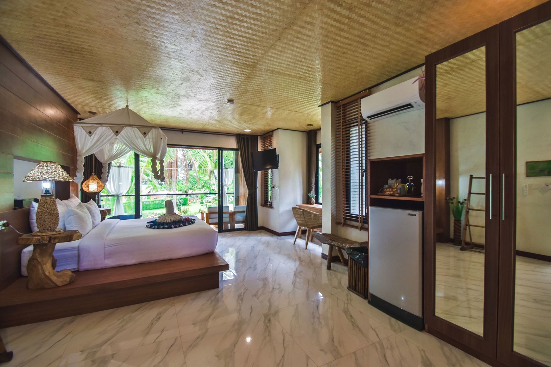 Minibar, in-room safe, desk, blackout drapes
