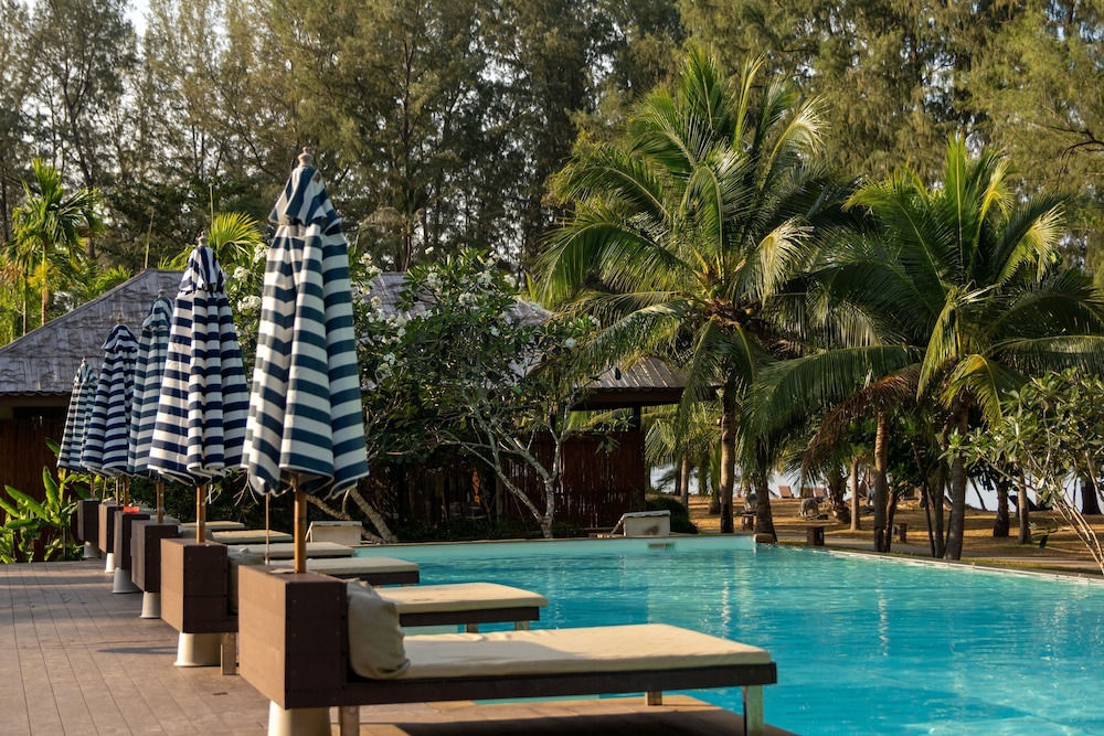 Long Beach Chalet by null