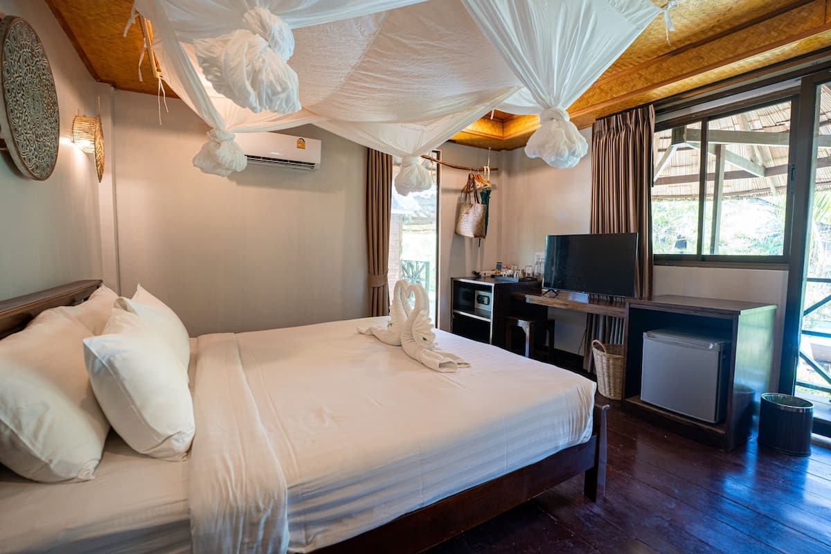 Minibar, in-room safe, desk, blackout curtains