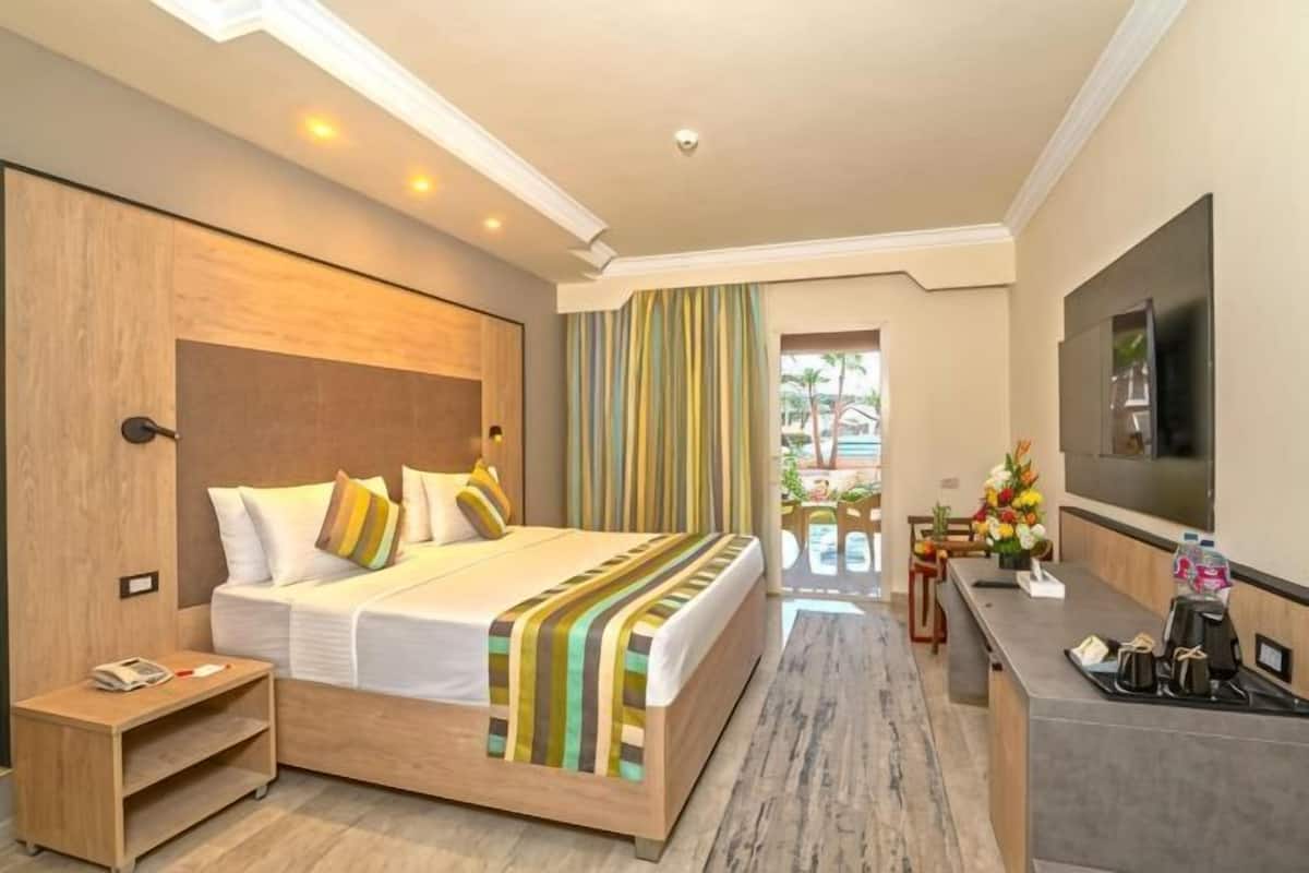 Minibar, in-room safe, desk, soundproofing